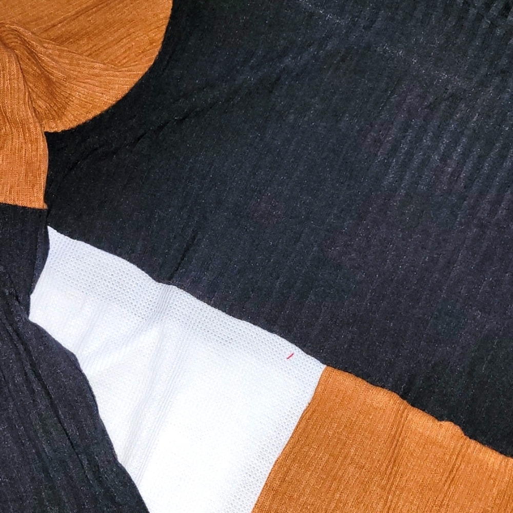 Color Block Top - Picture 5 of 5